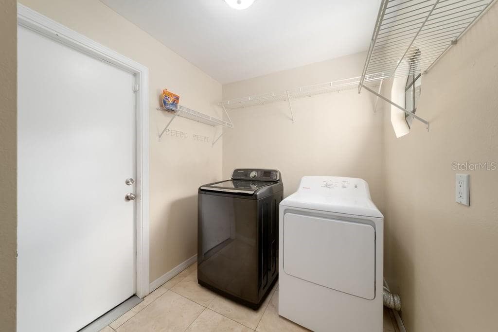 Inside laundry room - 4119 MORELAND DR, VALRICO