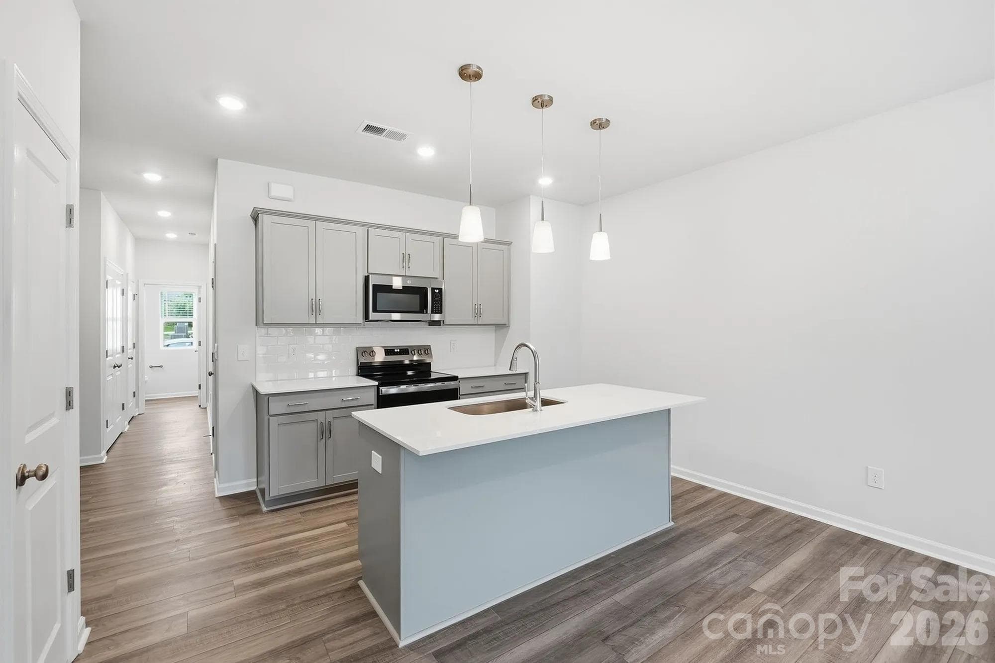 Townhouse at 4614 Lakeview Road, Charlotte, photo 3 of 6