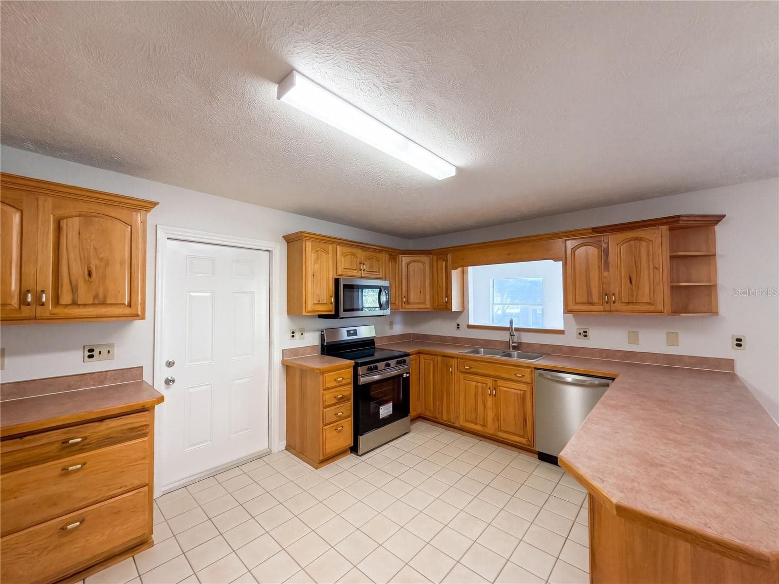 Single Family Residence at 14820 SE 103RD AVE, SUMMERFIELD, photo 8 of 21