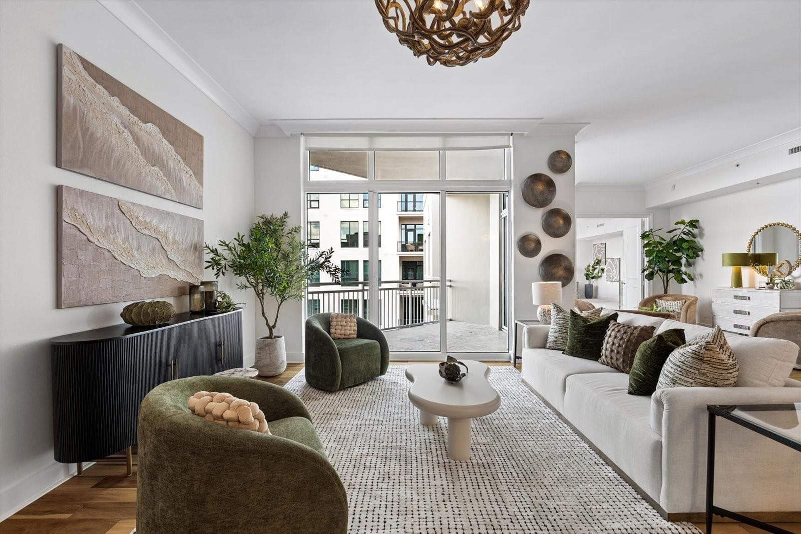 Living room with great natual light and motorized shades - 1350 MAIN ST #1703, SARASOTA