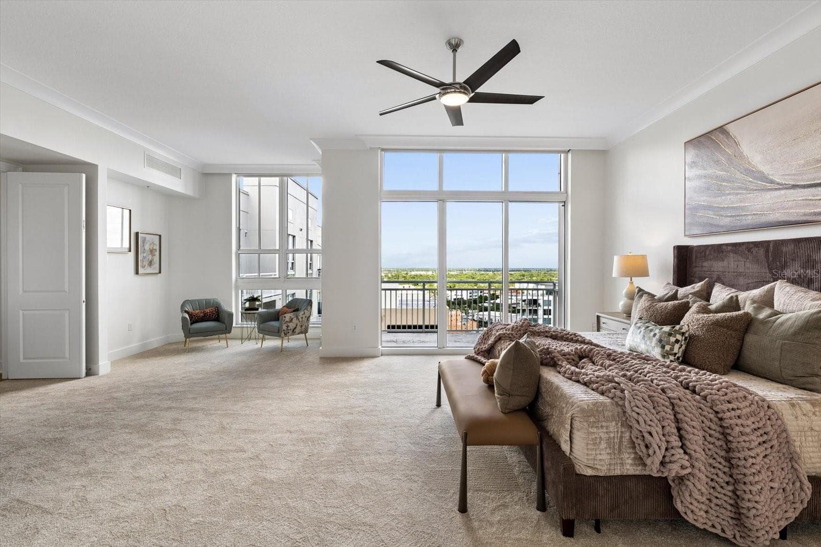 Oversized primary bedroom - 1350 MAIN ST #1703, SARASOTA