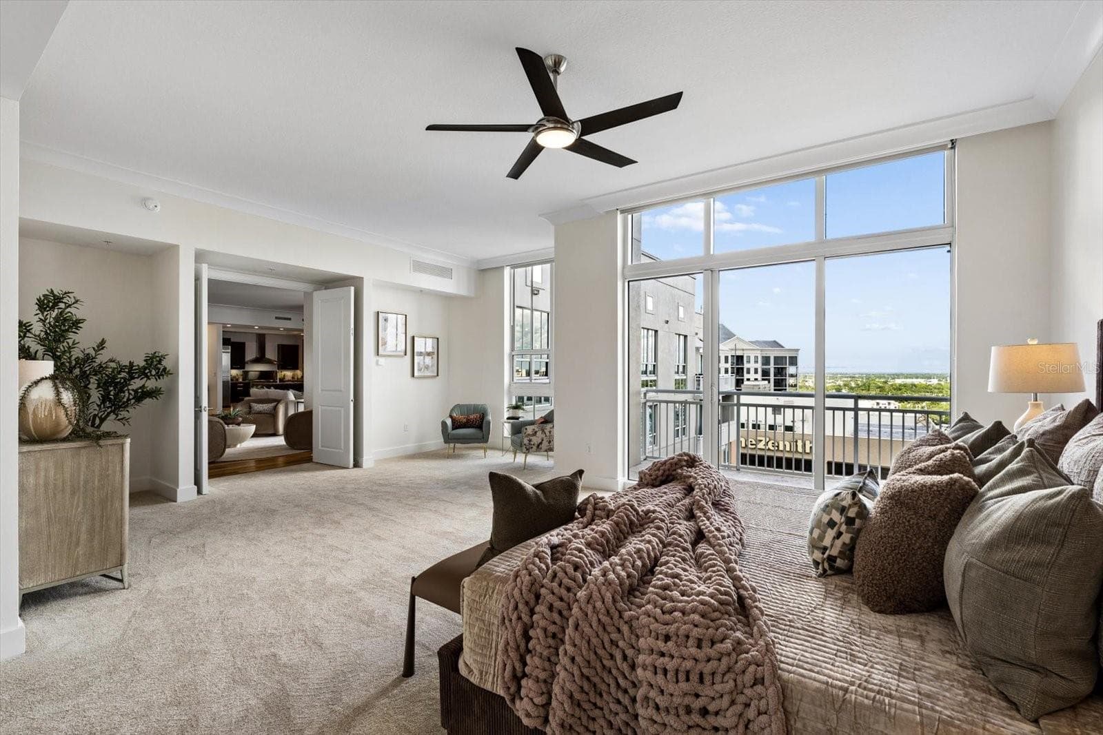 Oversized primary bedroom - 1350 MAIN ST #1703, SARASOTA