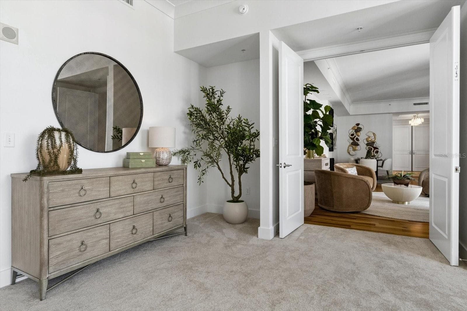 Oversized primary bedroom - 1350 MAIN ST #1703, SARASOTA