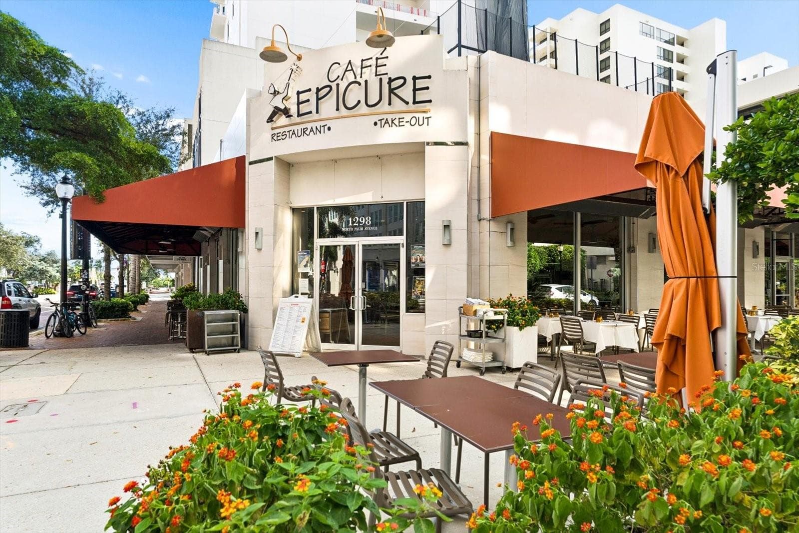 Shopping & dining outside your building - 1350 MAIN ST #1703, SARASOTA
