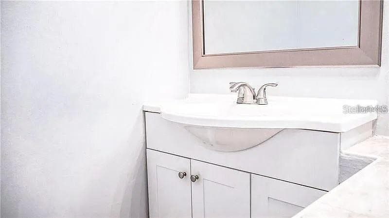 Bathroom vanity - 1274 BERTLAND WAY, CLEARWATER