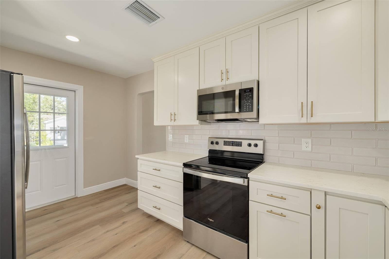 Single Family Residence at 3138 YALE ST N, ST PETERSBURG, photo 9 of 37