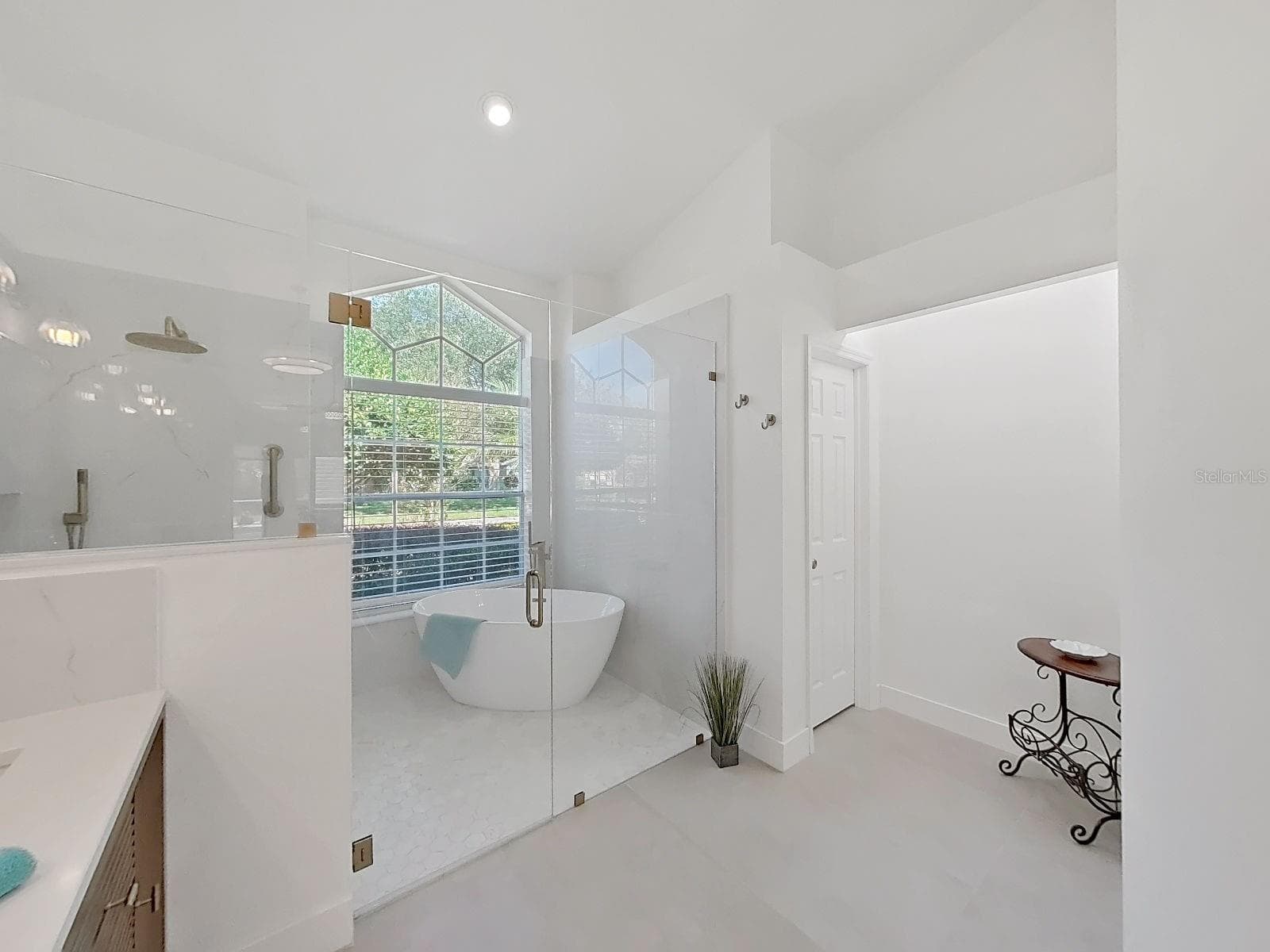 new wet-room bath, soaker tub, shower - 15001 MEADOWLAKE ST, ODESSA