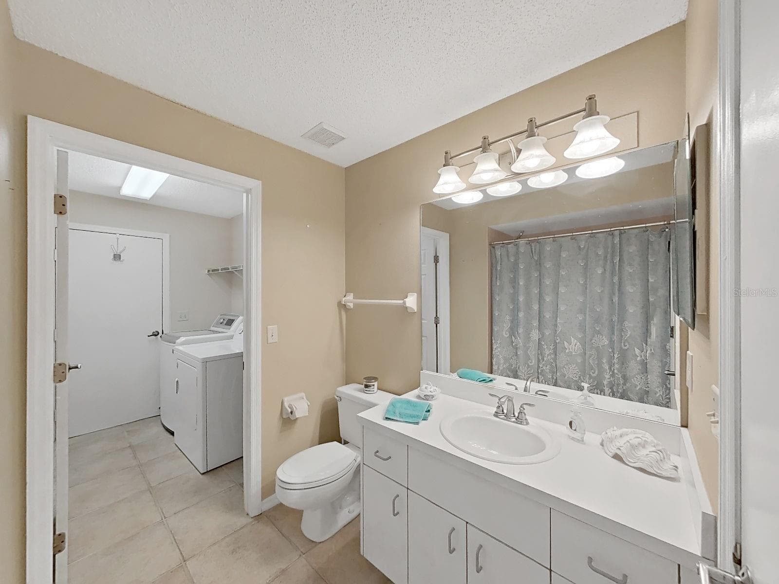 full hall bath - 15001 MEADOWLAKE ST, ODESSA