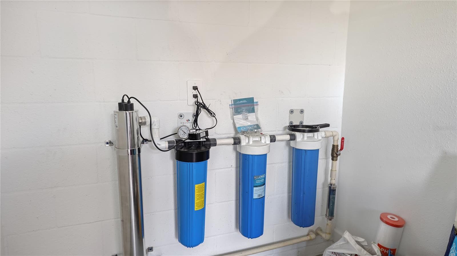 Water Filtration System with 4 filters - 11719 LILAC PEARL LN, PARRISH