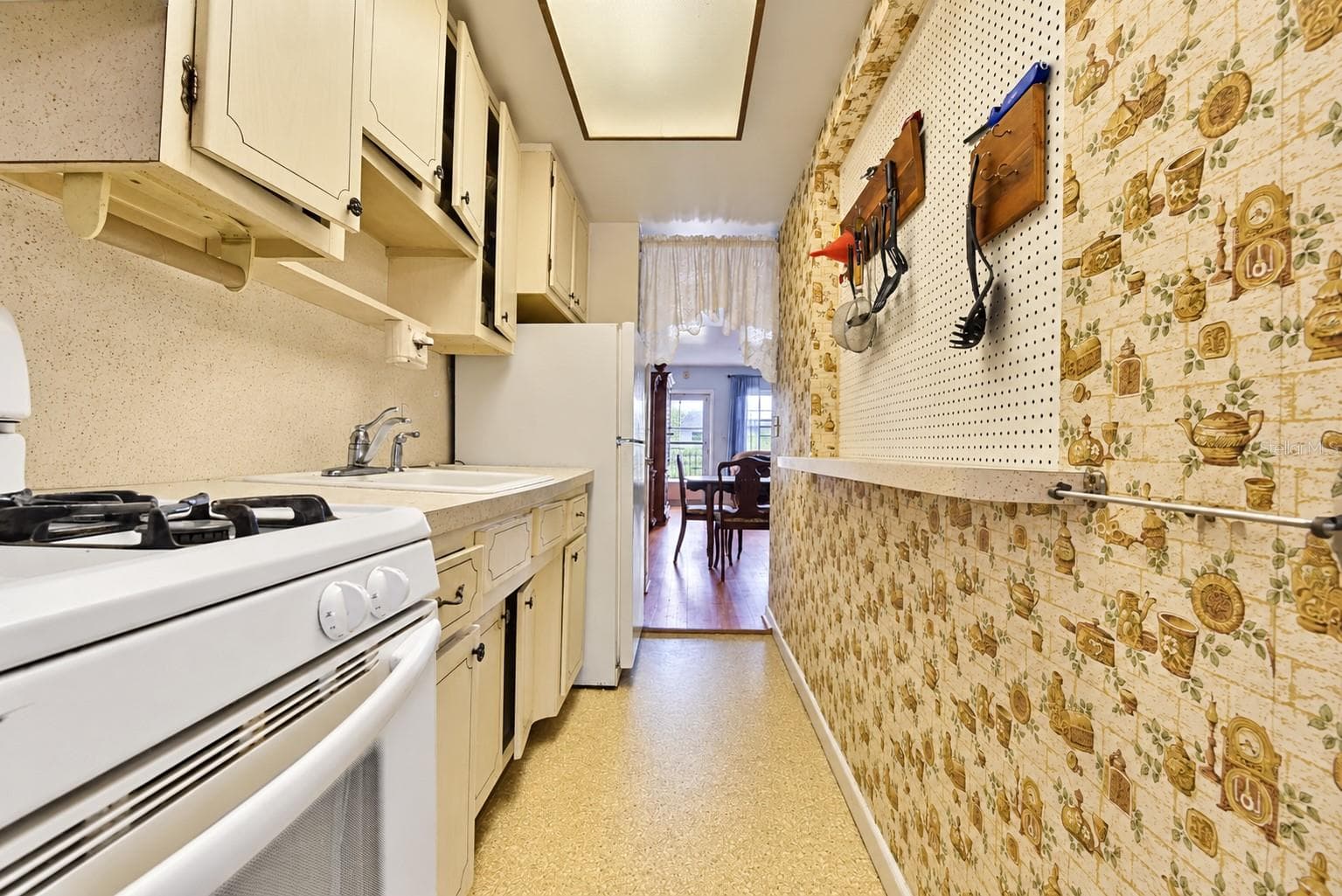Condominium at 5940 21ST ST N #11, ST PETERSBURG, photo 21 of 30