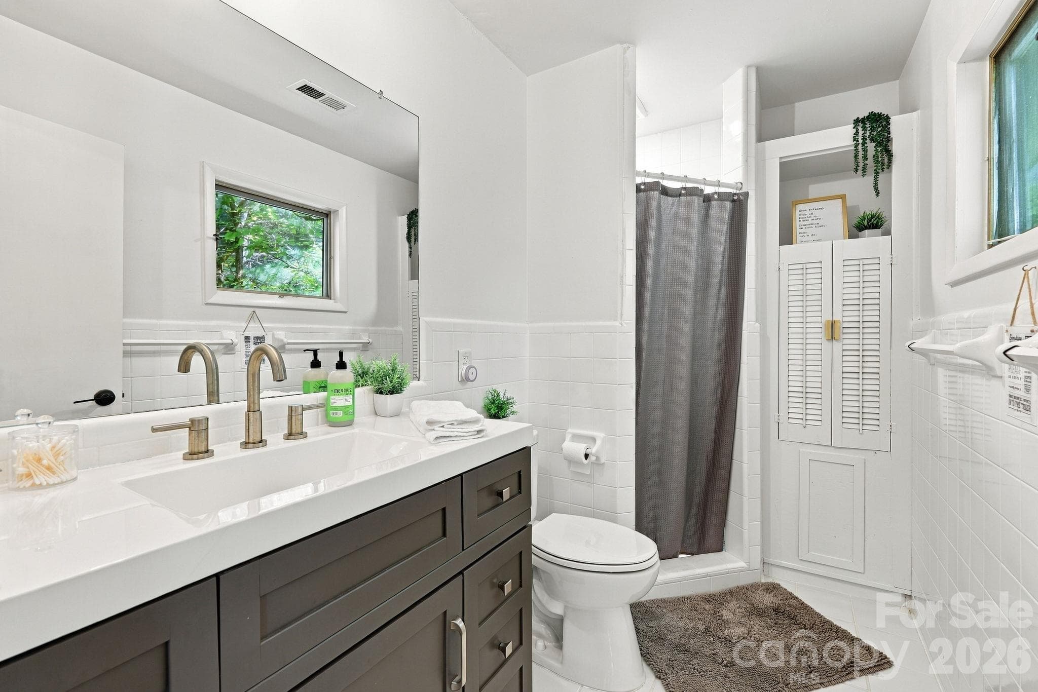 Bathroom - 109 Overlook Road, Asheville