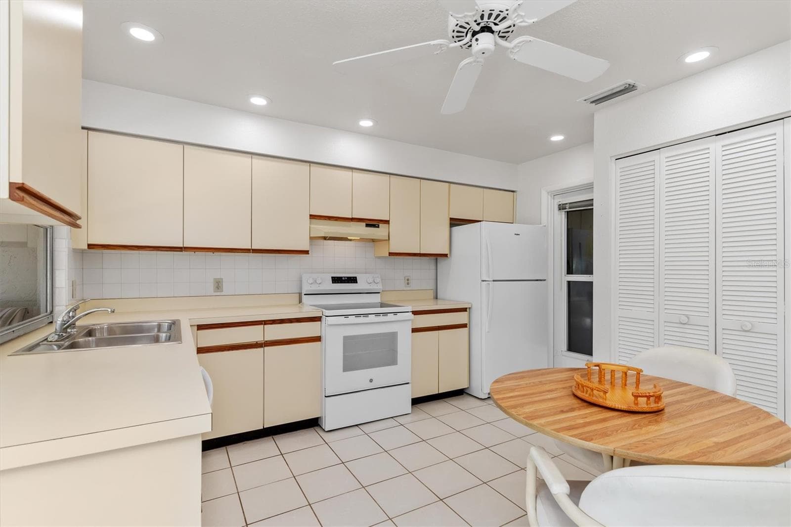 Condominium at 602 DOGWOOD AVE, ENGLEWOOD, photo 7 of 40