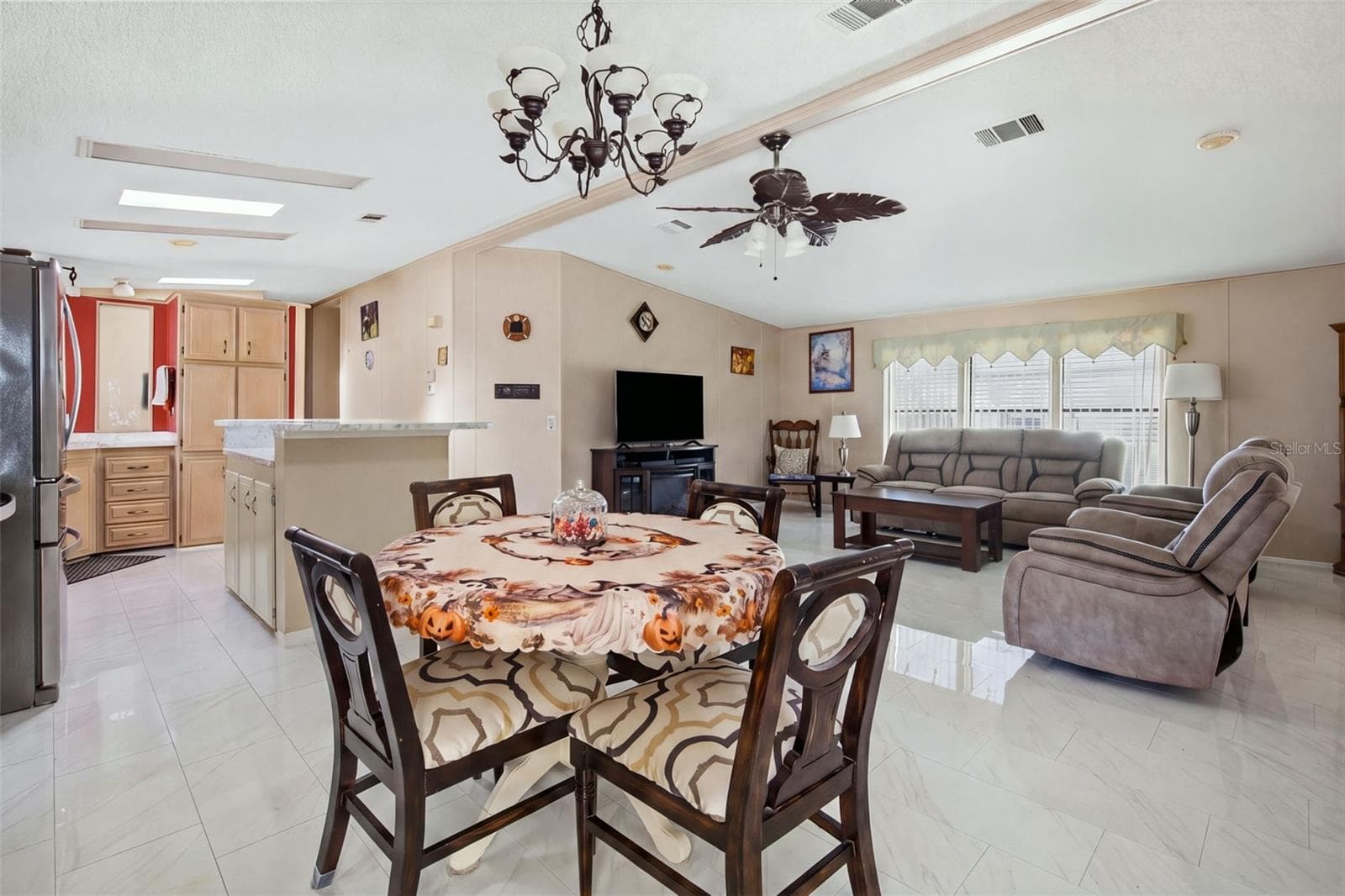 Virtually enhanced image depicting the anticipated finished appearance of the kitchen island. Island finishing work is pending completion. - 113 JACKSON PARK AVE, DAVENPORT