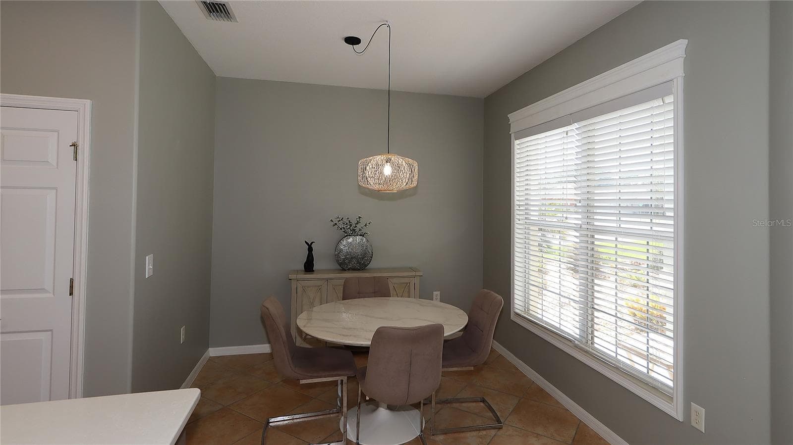 Breakfast Nook - 9261 SE 124TH PL, SUMMERFIELD