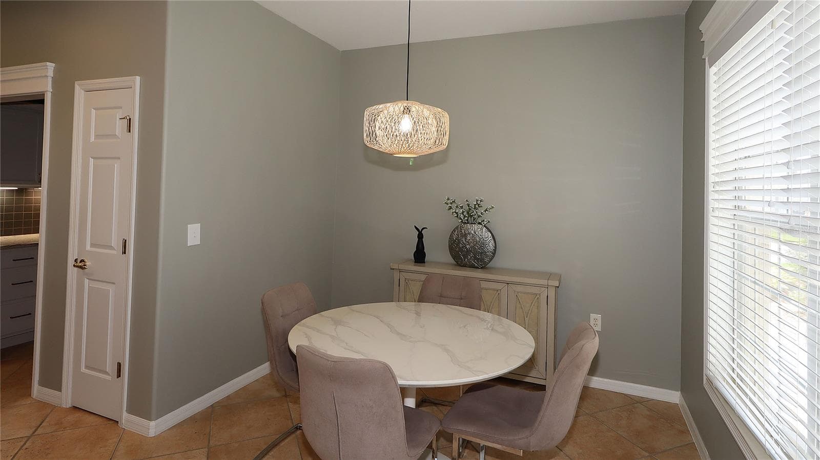 Breakfast Nook - 9261 SE 124TH PL, SUMMERFIELD