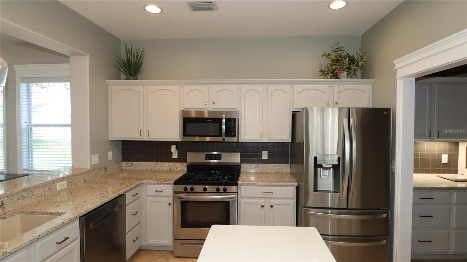 Kitchen w/Quartz Countertops - 9261 SE 124TH PL, SUMMERFIELD