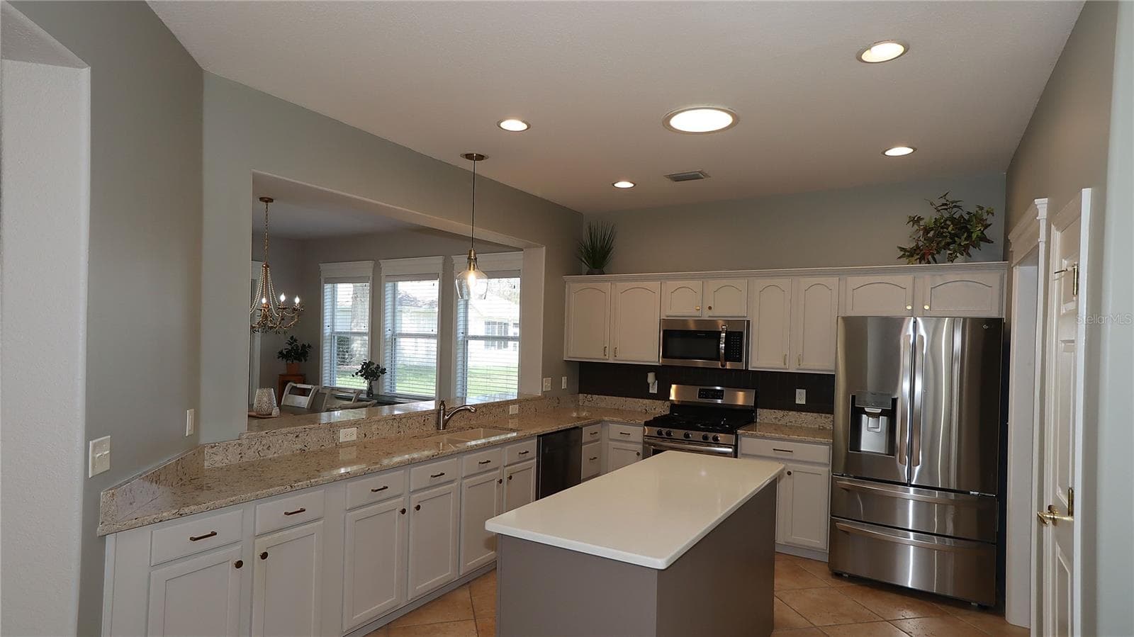 Center Island w/View into Formal Dining - 9261 SE 124TH PL, SUMMERFIELD