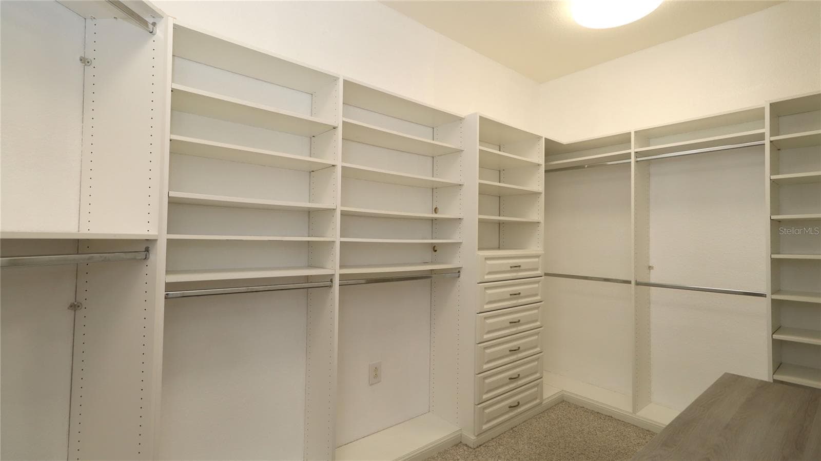 Custom Closet - 9261 SE 124TH PL, SUMMERFIELD