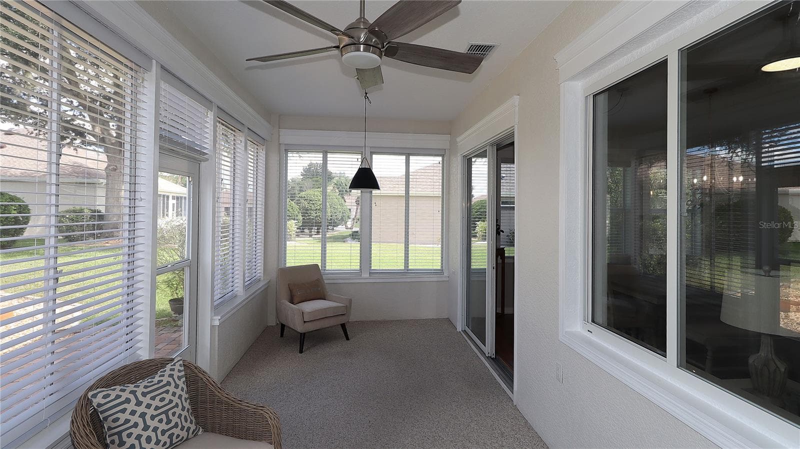 Climate Controlled Lanai - 9261 SE 124TH PL, SUMMERFIELD