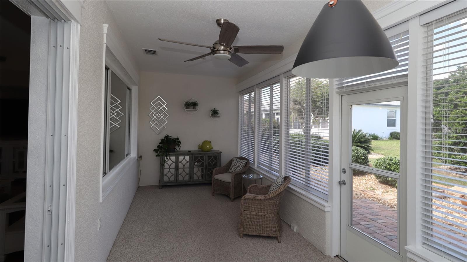 Climate Controlled Lanai - 9261 SE 124TH PL, SUMMERFIELD