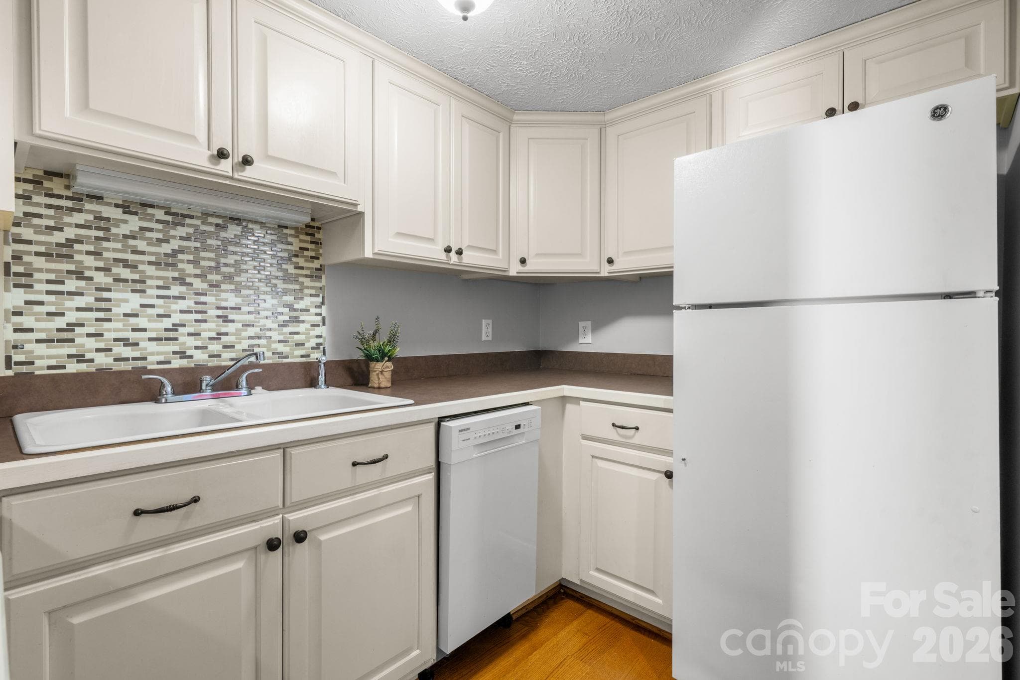 Condominium at 1050 21st Avenue NW, Hickory, photo 12 of 27