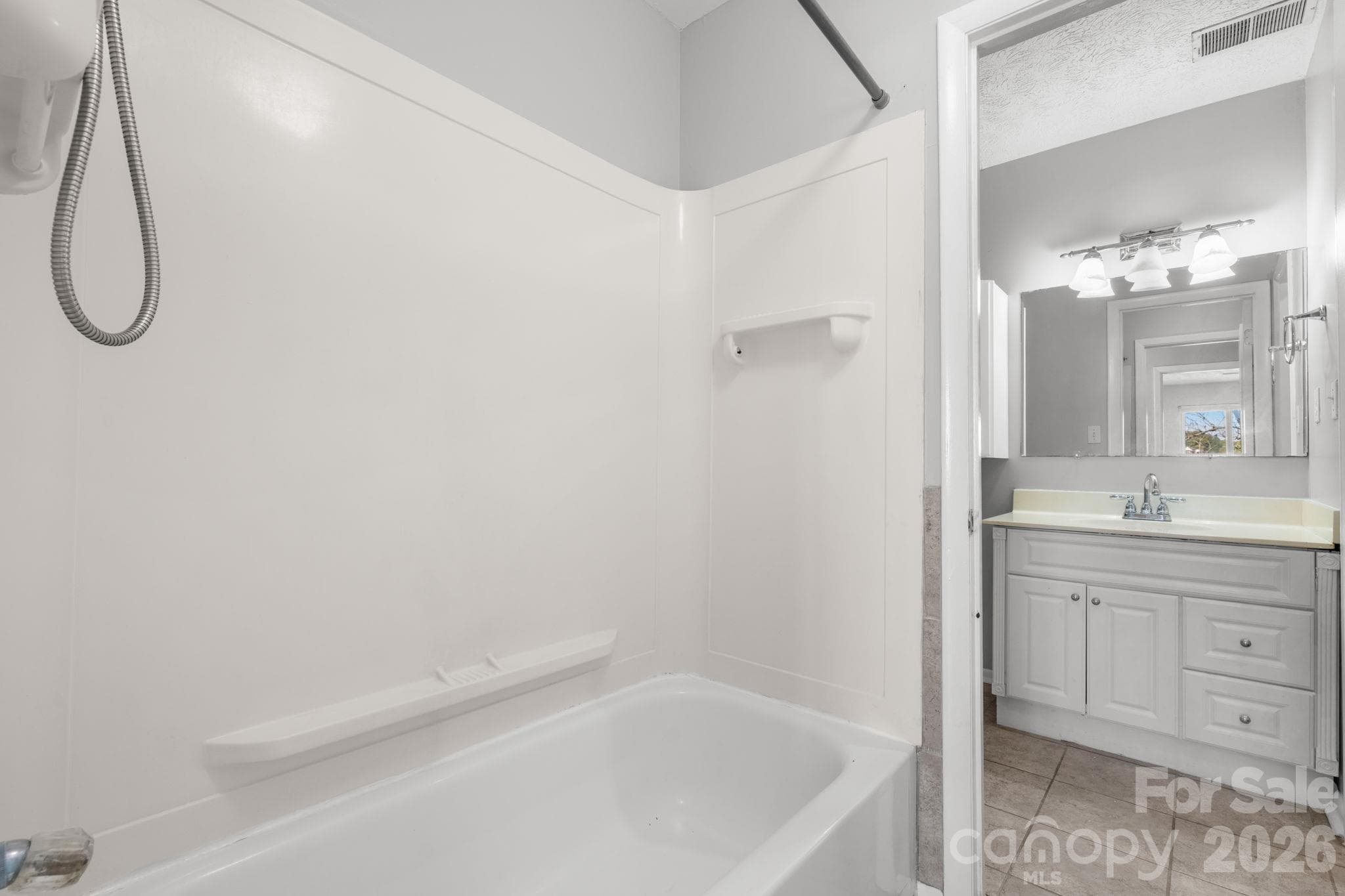 Condominium at 1050 21st Avenue NW, Hickory, photo 16 of 27