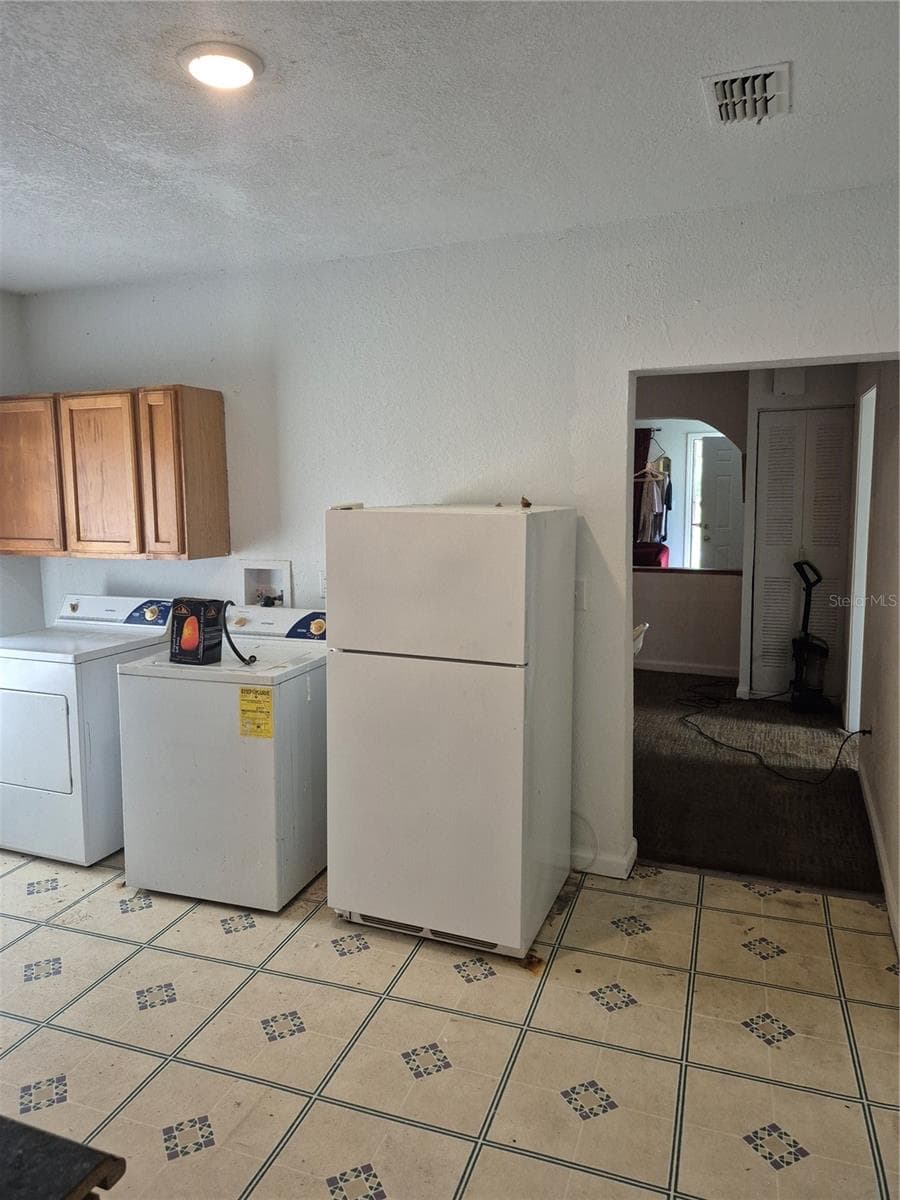 Single Family Residence at 1121 S LOCUST AVE, SANFORD, photo 4 of 8