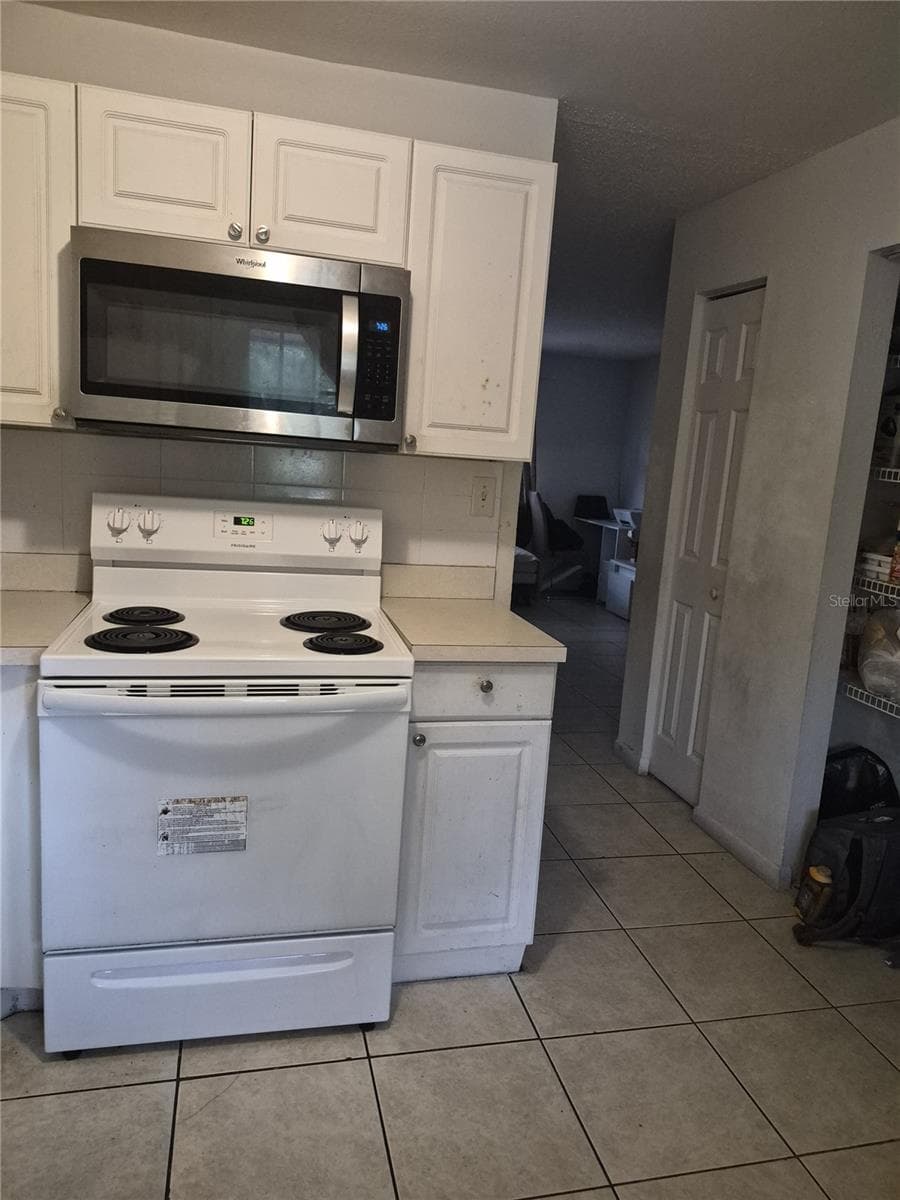 kitchen - 202 POINSETTIA PINE CT #202, TAMPA