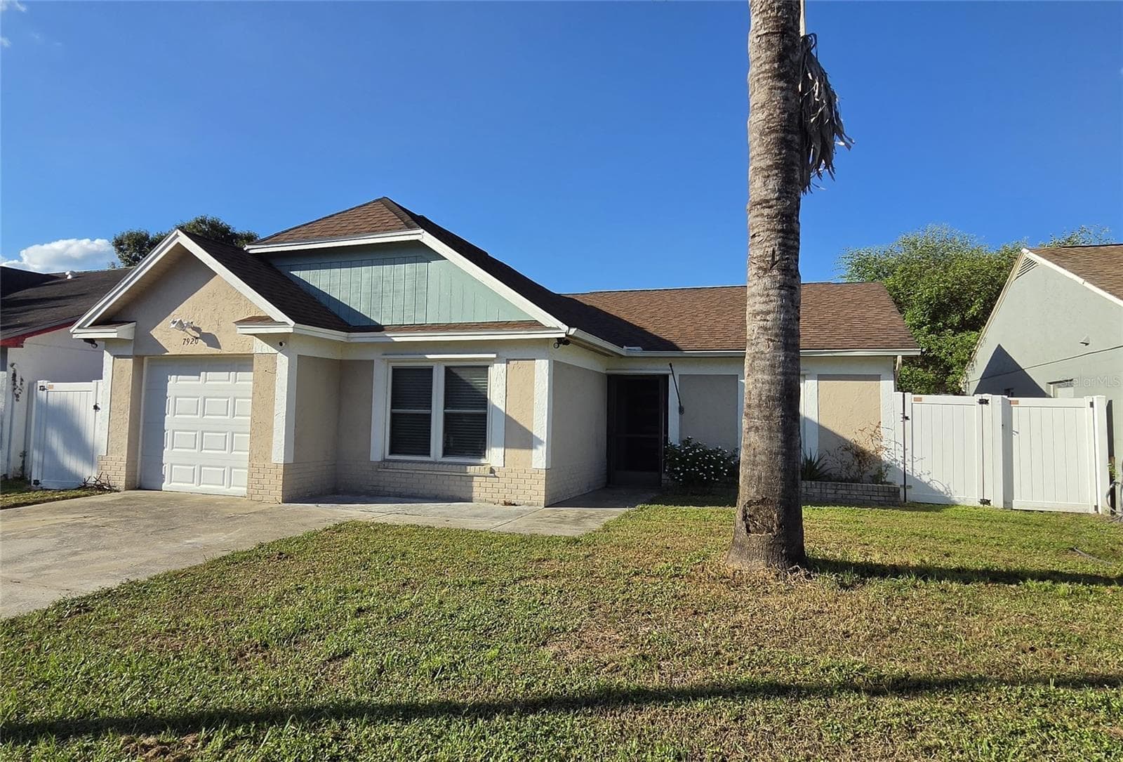 Single Family Residence at 7920 GEORGE WASHINGTON LN, TAMPA, photo 4 of 30