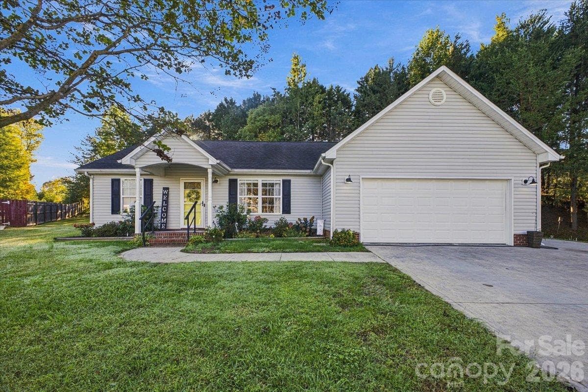 Single Family Residence at 546 Pennyfields Lane, Clover, photo 2 of 33