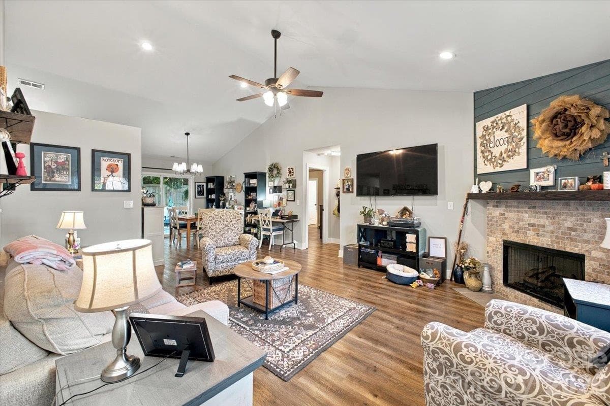 Single Family Residence at 546 Pennyfields Lane, Clover, photo 5 of 33