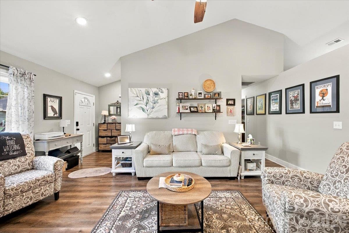 Single Family Residence at 546 Pennyfields Lane, Clover, photo 9 of 33