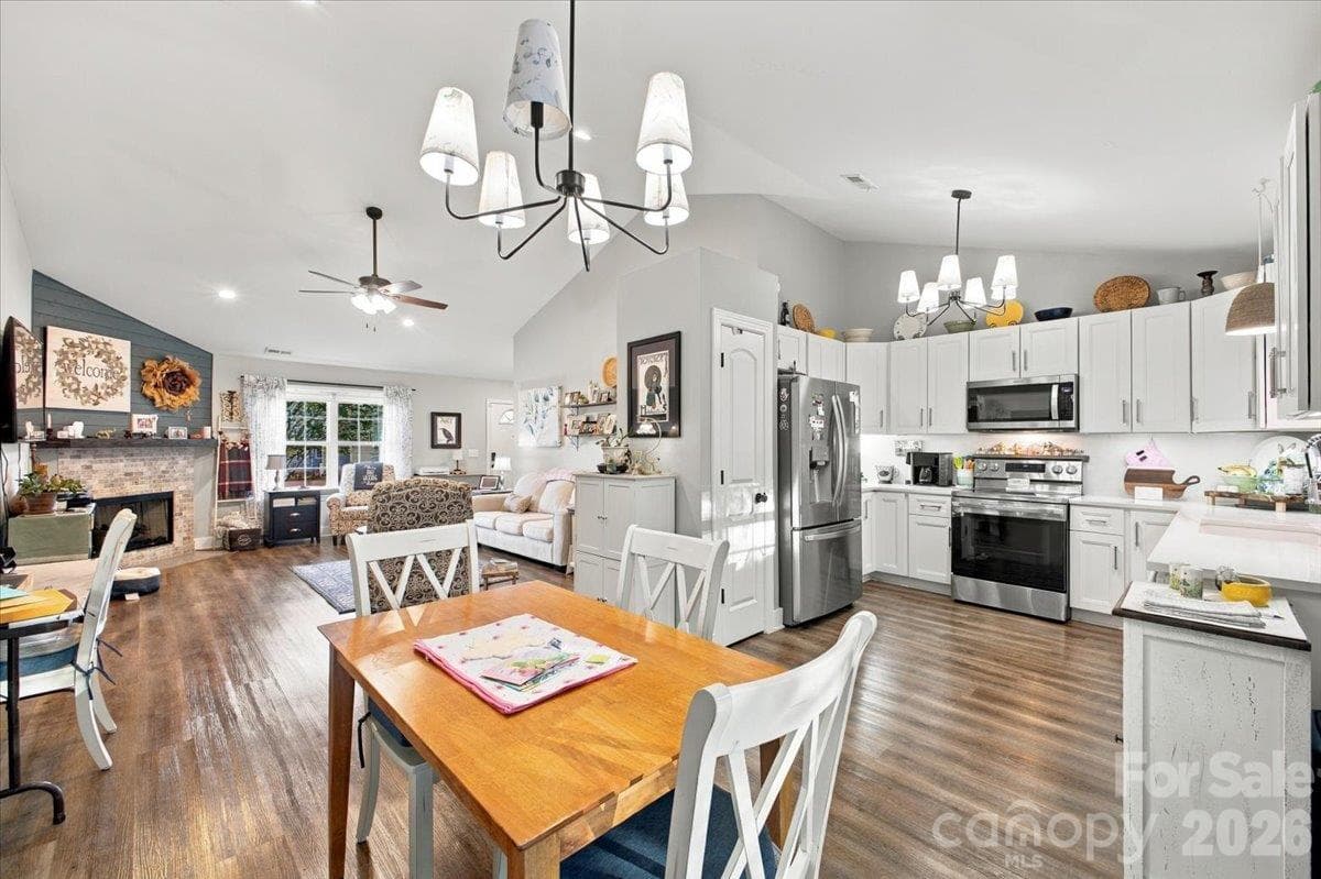 Single Family Residence at 546 Pennyfields Lane, Clover, photo 11 of 33