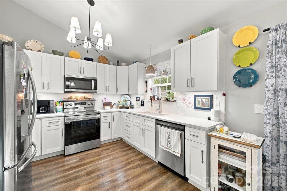 Single Family Residence at 546 Pennyfields Lane, Clover, photo 12 of 33