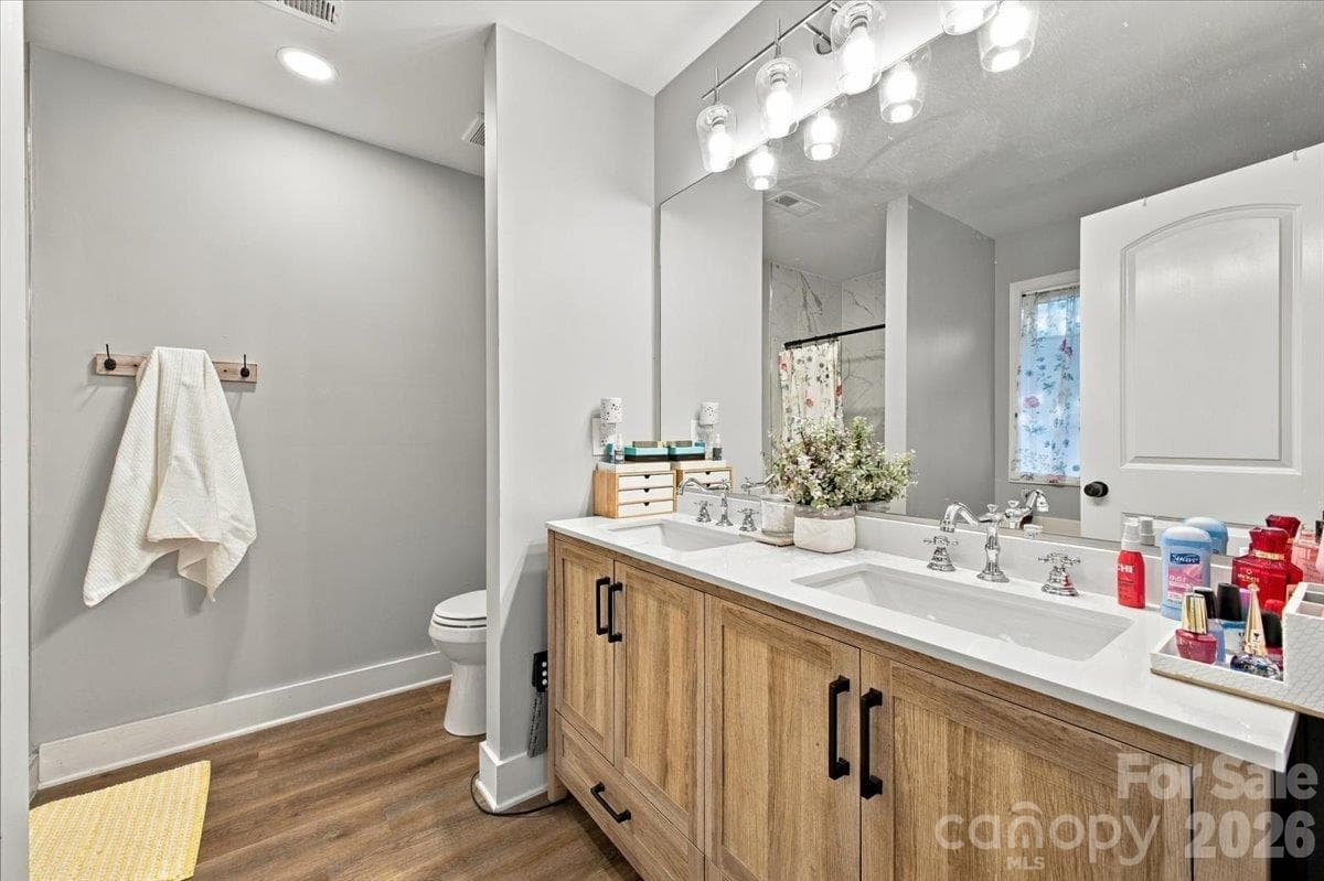 Single Family Residence at 546 Pennyfields Lane, Clover, photo 17 of 33
