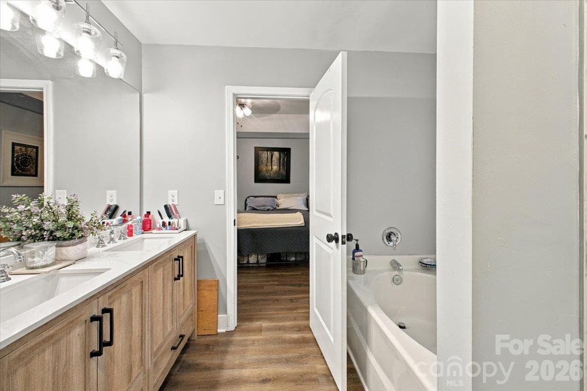 Single Family Residence at 546 Pennyfields Lane, Clover, photo 20 of 33