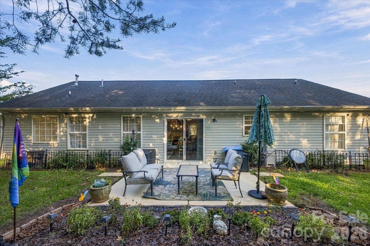 Single Family Residence at 546 Pennyfields Lane, Clover, photo 31 of 33