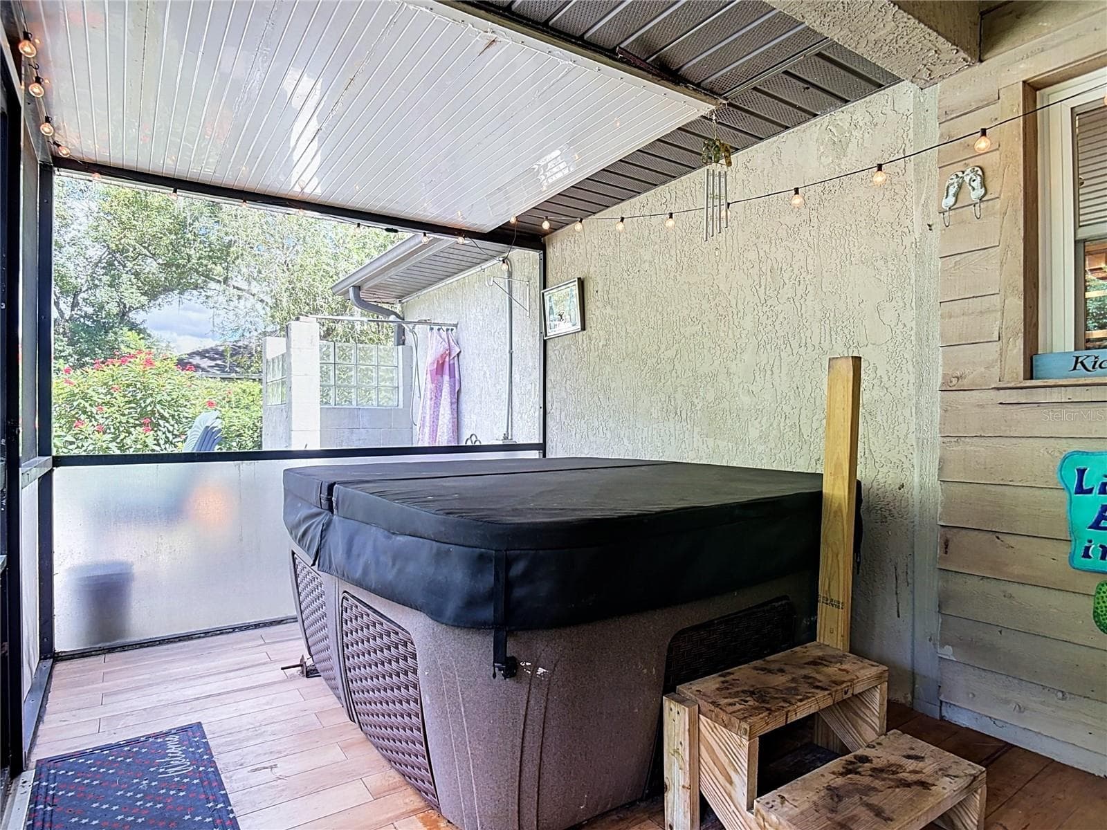house comes with a hot-tub!! - 469 S FREDERICK AVE, ORANGE CITY