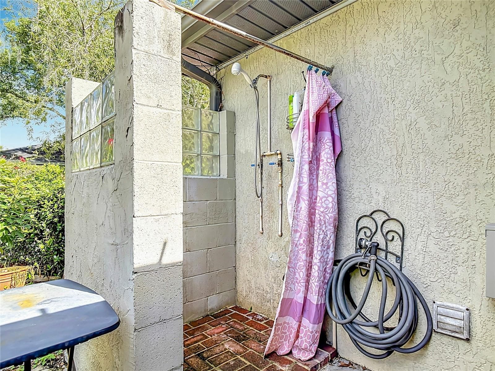 outdoor shower - 469 S FREDERICK AVE, ORANGE CITY