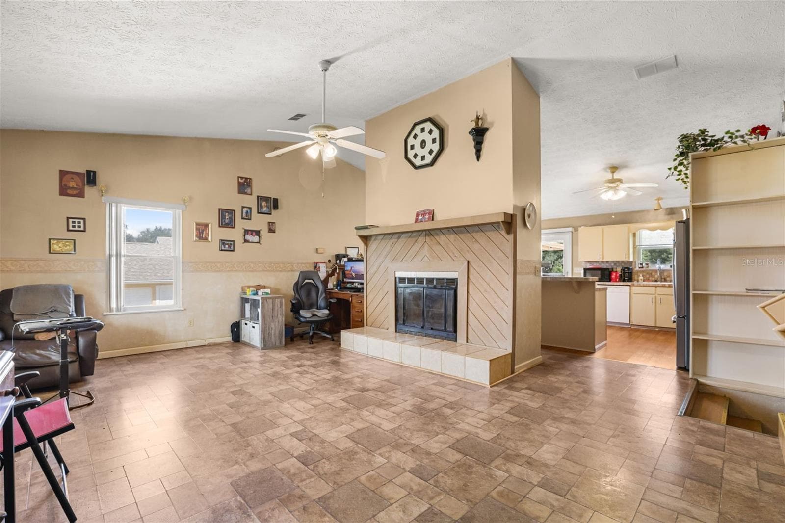 Single Family Residence at 1869 KINGS POINT BLVD, KISSIMMEE, photo 4 of 34