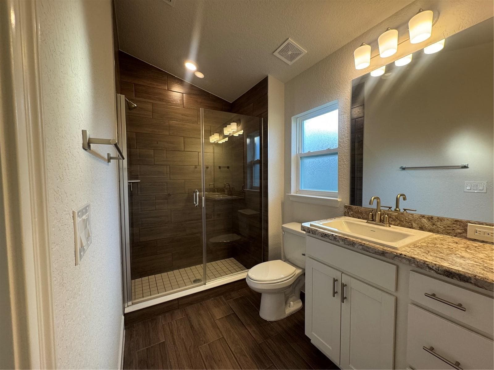 Main bathroom - 187 NW 45TH LOOP, OCALA