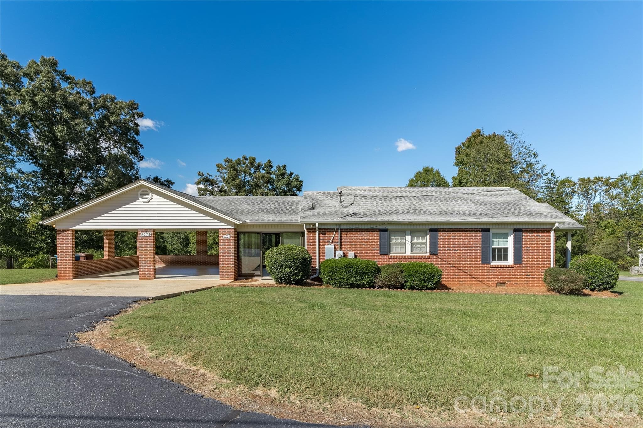 Shutters have been freshly painted - 5271 Harris Farm Road, Hickory