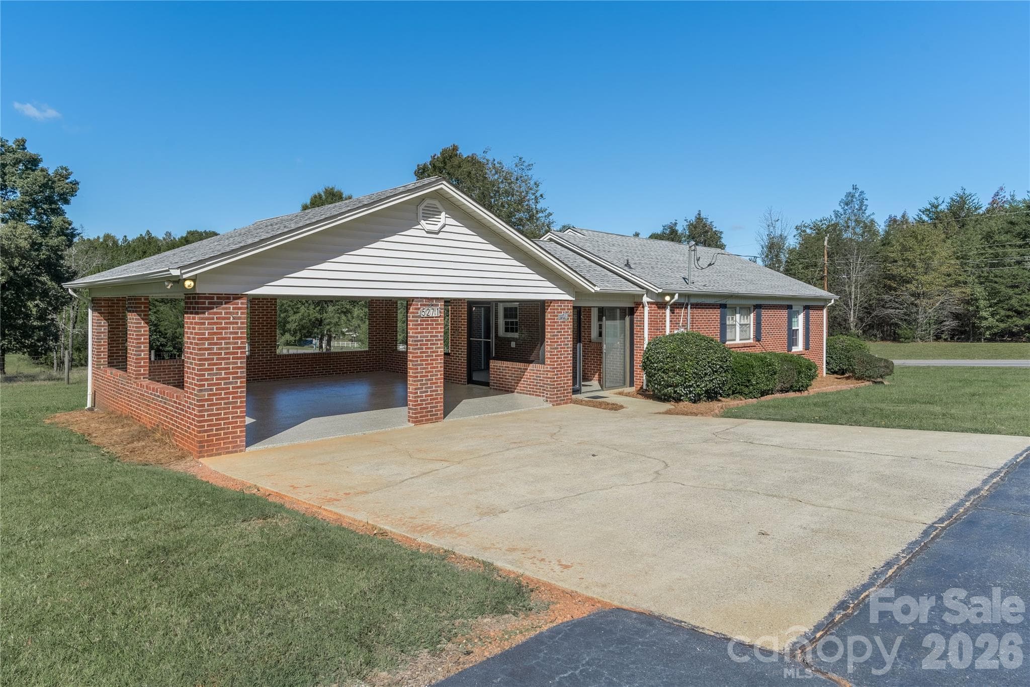 Single Family Residence at 5271 Harris Farm Road, Hickory, photo 5 of 46