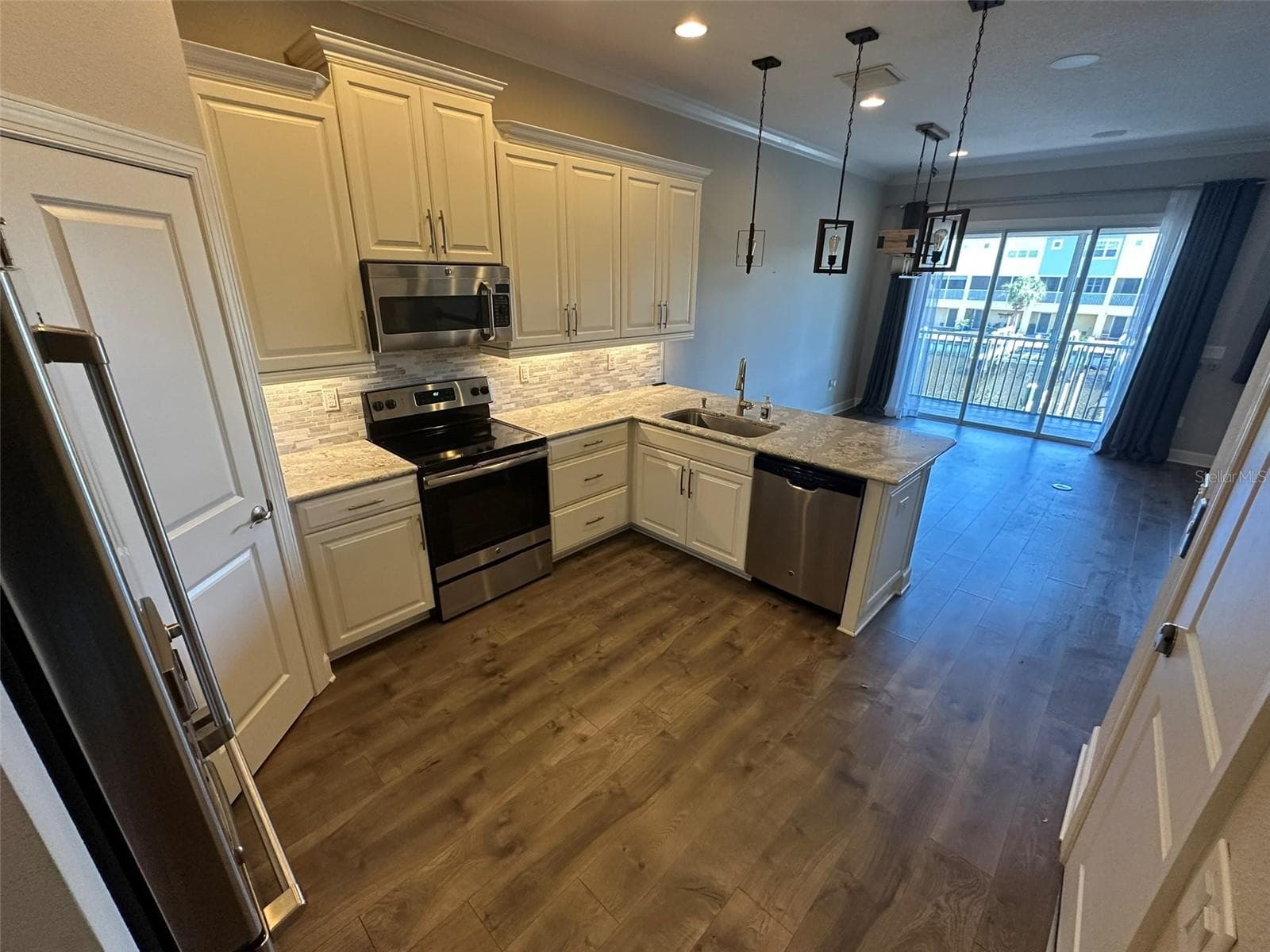 Look at the water while oooking! - 6072 MOORINGS DR S, ST PETERSBURG