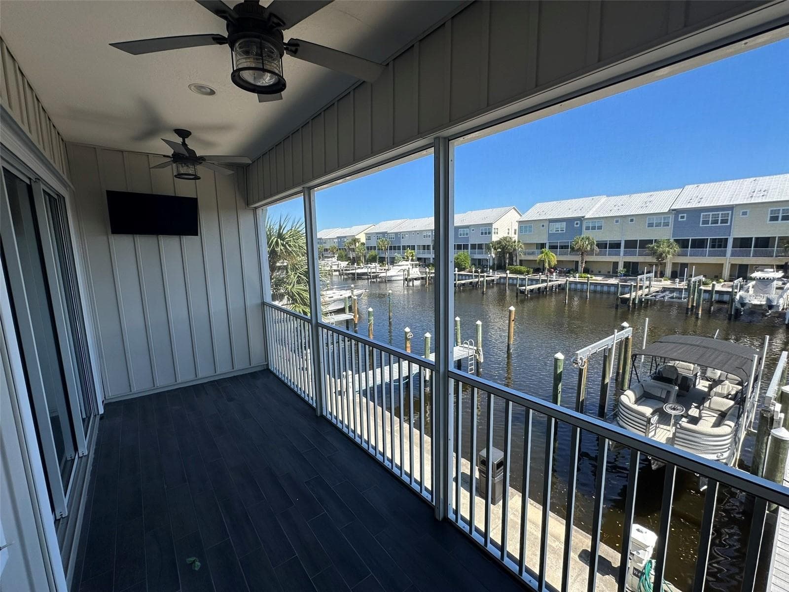 Enjoy your coffee while watching the wildlife in a private screened balcony - 6072 MOORINGS DR S, ST PETERSBURG