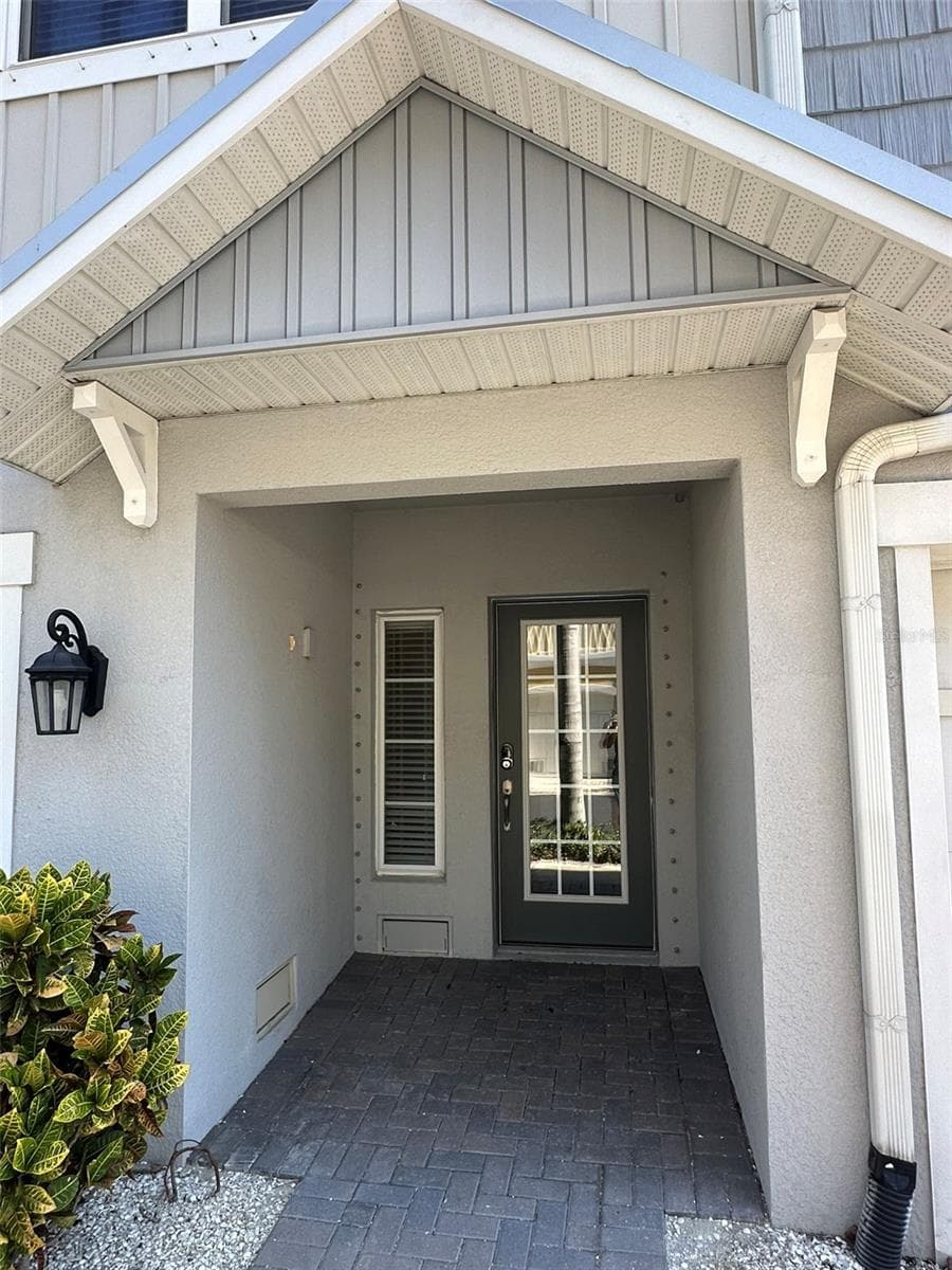 Front Entrance - 6072 MOORINGS DR S, ST PETERSBURG