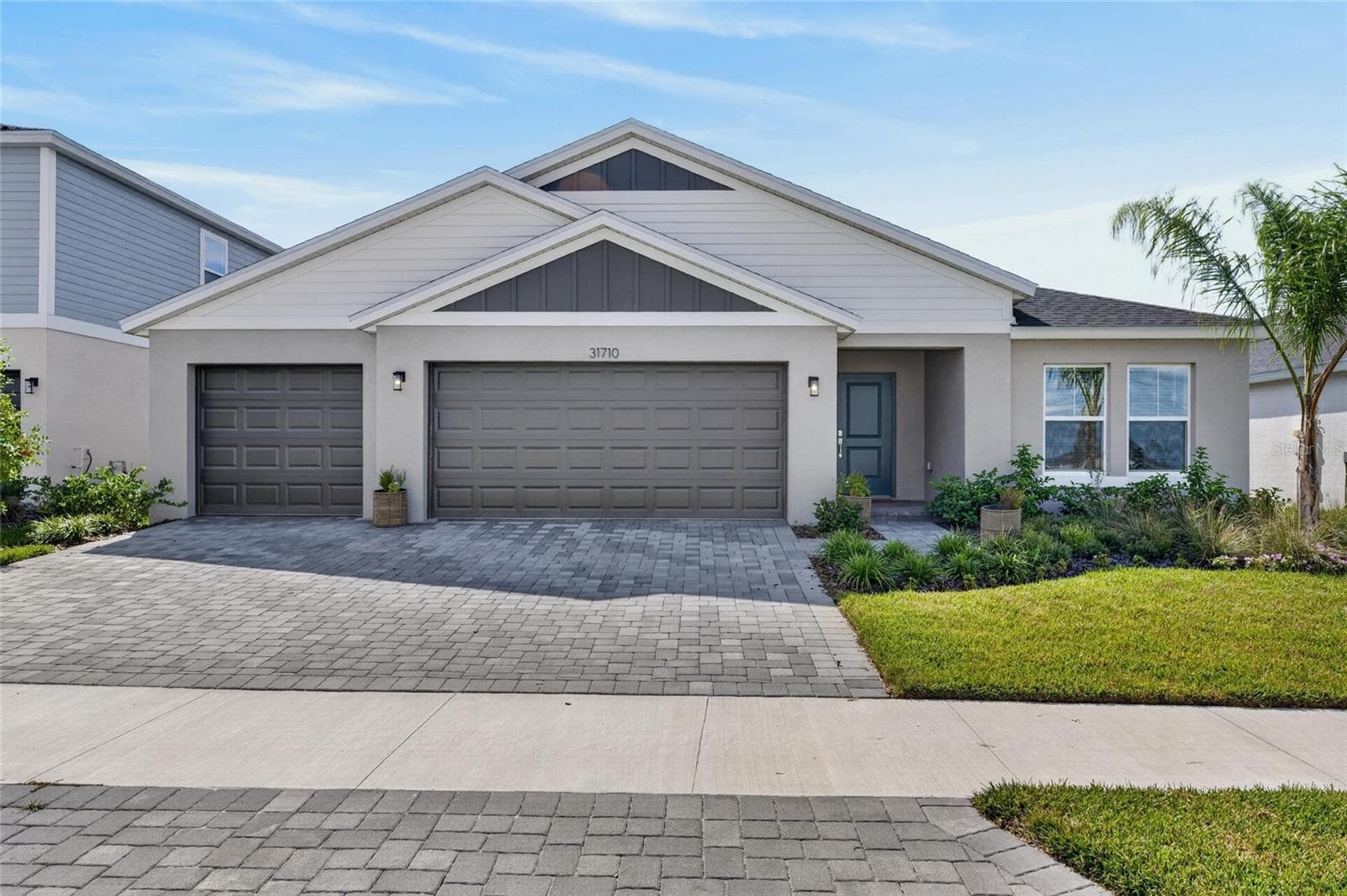 Single Family Residence at 31710 CHATEAU MANOR LANE, WESLEY CHAPEL, photo 2 of 99