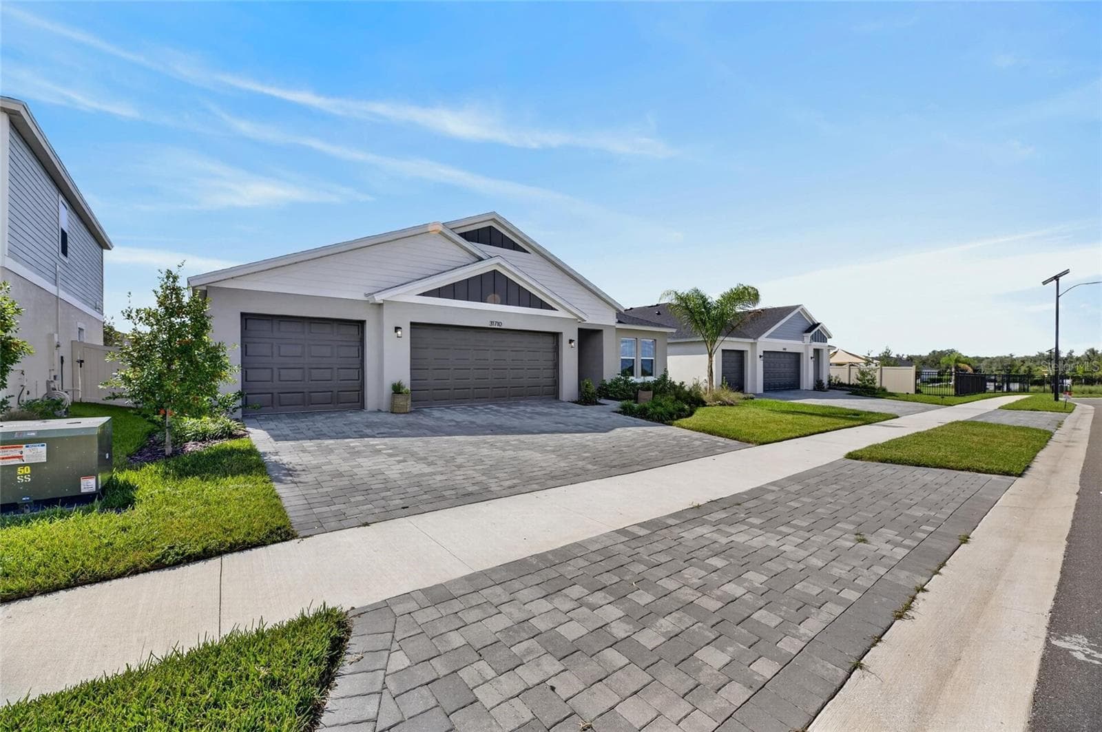 Single Family Residence at 31710 CHATEAU MANOR LANE, WESLEY CHAPEL, photo 3 of 99
