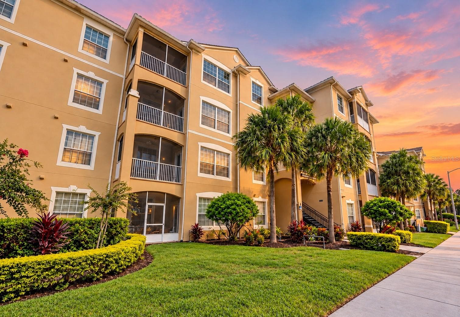 A POLISHED, CLASSY, THEMED GETAWAY just minutes from Disney World, this well-maintained 3-bedroom, 2-bath condo in Ventura at Windsor Hills combines TURN-KEY CONVENIENCE with the AMENITIES of a proven RESORT-STYLE ~ SHORT TERM RENTAL community! <Virtual Twilight> - 2778 ALMATON LOOP #204, KISSIMMEE