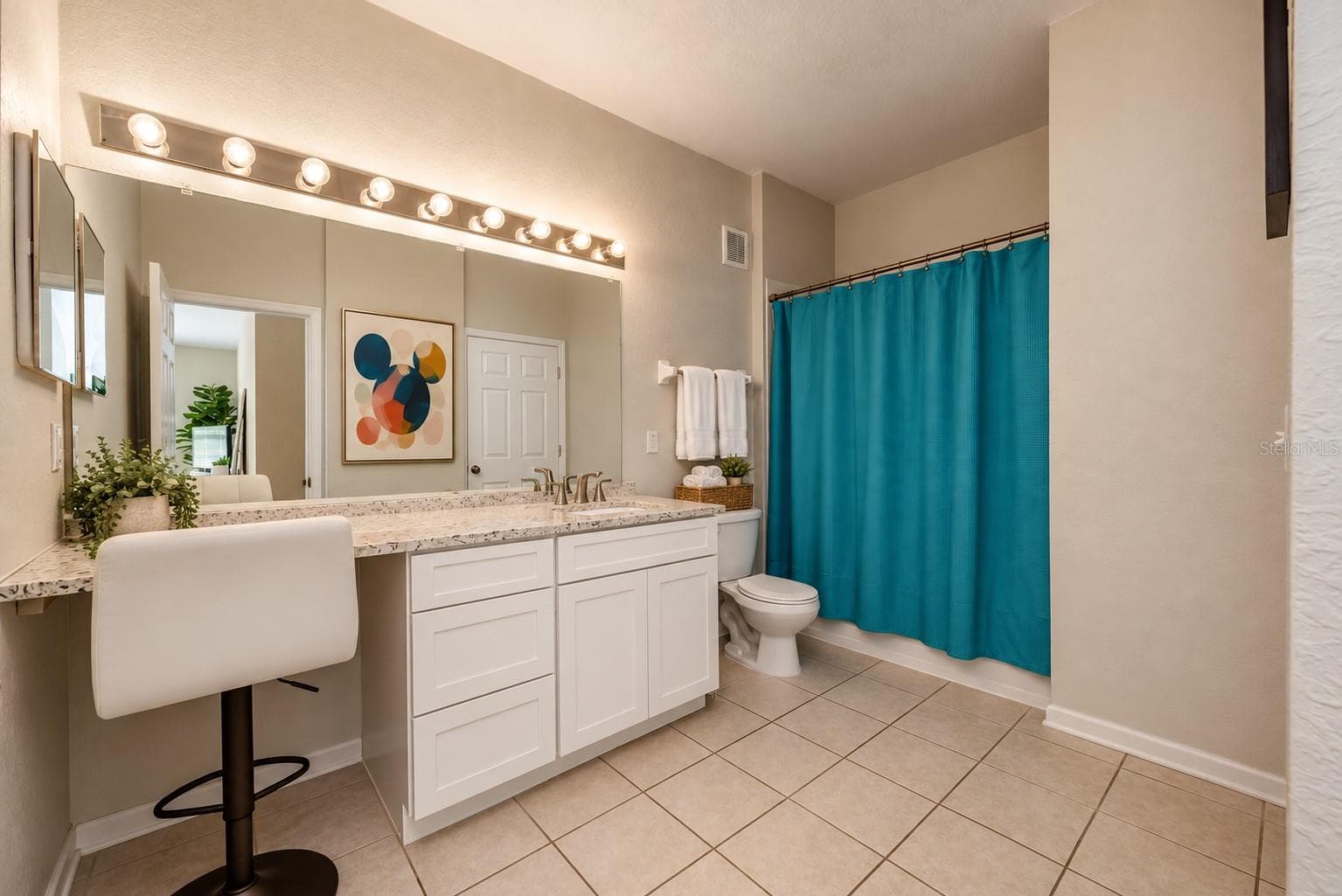 2nd Bath is spacious enough to be shared between the 2nd master suite/bunk room and the hallway for guests. - 2778 ALMATON LOOP #204, KISSIMMEE